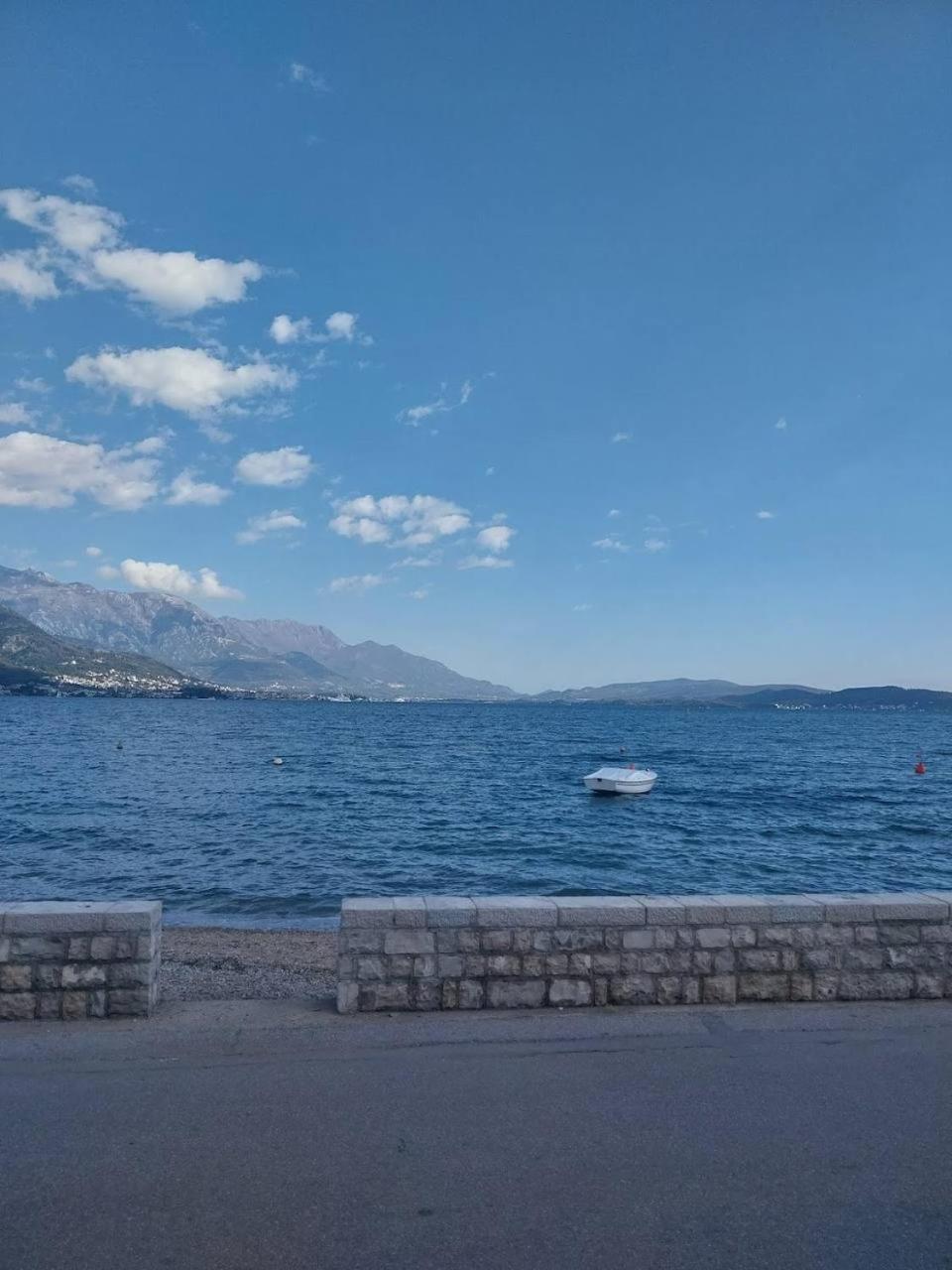 Apartments Apple Cat Montenegro Ko Биела Экстерьер фото